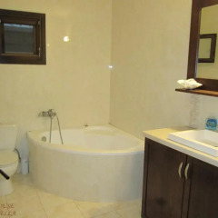 Отель Psakoudia Villas ванная