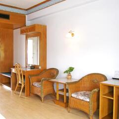 Отель Golden Sand Inn комната для гостей фото 11