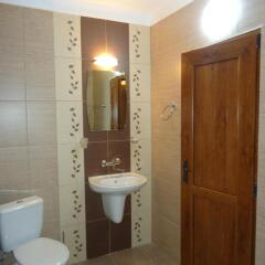 Отель Guesthouse Kadishevi Болгария, Чепеларе - отзывы, цены и фото номеров - забронировать отель Guesthouse Kadishevi онлайн ванная фото 2
