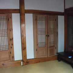 Отель Bukchon Sarangchae Hanok Guesthouse Южная Корея, Сеул - отзывы, цены и фото номеров - забронировать отель Bukchon Sarangchae Hanok Guesthouse онлайн ванная фото 2