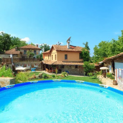 Отель Chamurkov's Guest House Велико Тырново бассейн