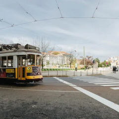 Апартаменты Rent4Rest Mouraria Lisbon Apartments городской автобус