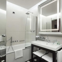 Отель UNAHOTELS Cusani Milano 4* Стандартный номер с различными типами кроватей фото 4
