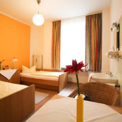 Отель Pension/Guesthouse am Hauptbahnhof Стандартный номер с двуспальной кроватью (общая ванная комната) фото 36