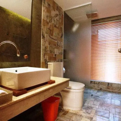 Апартаменты Baan Nueng Service Apartment ванная