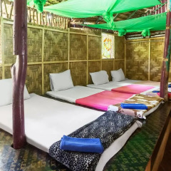 Leaf House Bungalow - Hostel бассейн