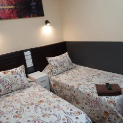 Отель Hostal Numancia Стандартный номер