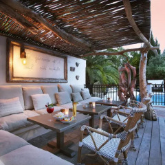 Отель Hôtel Saint Amour La Tartane бассейн