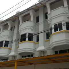 Отель Karon Homes балкон