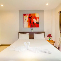 Отель Baan Yuyen Karon Guesthouse 2* Улучшенный номер разные типы кроватей фото 8