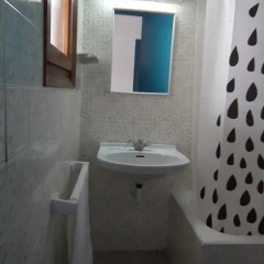 Отель Hostal San Carlos Испания, Льорет-де-Мар - отзывы, цены и фото номеров - забронировать отель Hostal San Carlos онлайн ванная фото 2