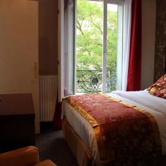 Отель Hôtel des Buttes Chaumont 2* Улучшенный номер с различными типами кроватей фото 4