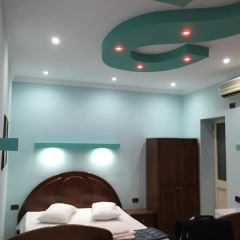 Boston hotel Тирана сейф в номере