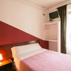 Отель Hostal La Casa de La Plaza Стандартный номер с двуспальной кроватью (общая ванная комната)