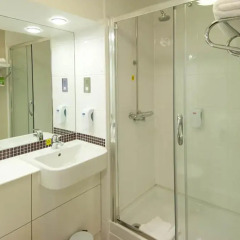 Отель Premier Inn London Waterloo ванная
