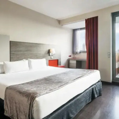 Отель ILUNION Barcelona 4* Улучшенный номер с различными типами кроватей фото 17