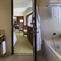 Отель The Westin Resort Guam 4* Улучшенный номер с различными типами кроватей фото 7
