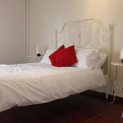 Отель Alveiros Apartamentos Praia dos Aveiros комната для гостей фото 3
