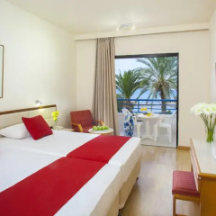Queen's Bay Hotel 3* Стандартный номер с двуспальной кроватью