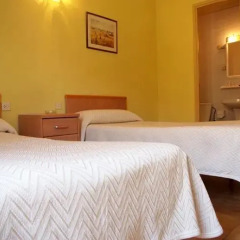 Отель Hostal Delfos Стандартный номер с двуспальной кроватью (общая ванная комната) фото 4