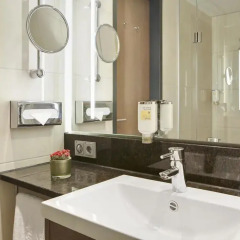 Отель IntercityHotel Hamburg Dammtor-Messe ванная фото 2