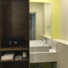 Golden Royal Hotel сейф в номере
