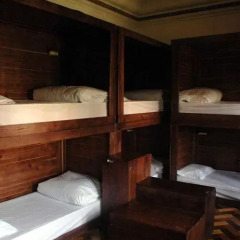Sant Jordi Hostel Lisbon Кровать в общем номере с двухъярусной кроватью фото 11