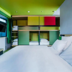 Отель Hôtel Yooma Urban Lodge 3* Стандартный семейный номер с различными типами кроватей фото 2