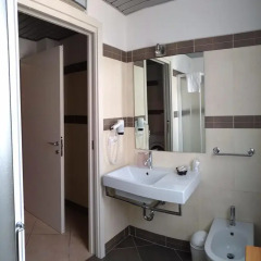 Отель Residence Ilario Suite Hotel Италия, Риччоне - отзывы, цены и фото номеров - забронировать отель Residence Ilario Suite Hotel онлайн ванная