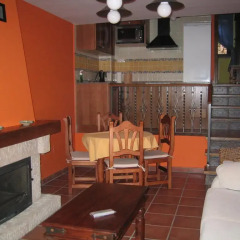 Отель Apartamentos La MontaÑa Тресвисо комната для гостей