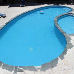 Отель Shirley's Beach Place бассейн