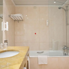 Отель Holiday Inn Lisbon 4* Стандартный номер с различными типами кроватей