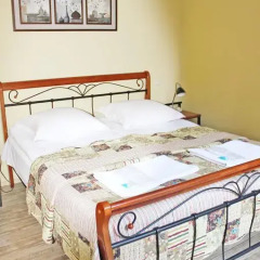 Отель Red Fox Guesthouse Стандартный номер с двуспальной кроватью (общая ванная комната) фото 7