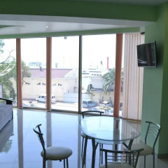 Апартаменты Apartment na Nesebrskoy комната для гостей фото 5