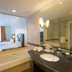 Royal Orchid Guam Hotel 3* Улучшенный номер с двуспальной кроватью фото 3
