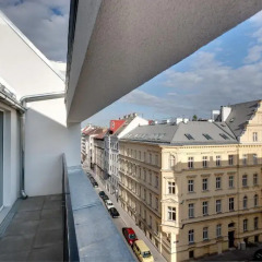 Отель MEININGER Hotel Wien Downtown Franz Австрия, Вена - 5 отзывов об отеле, цены и фото номеров - забронировать отель MEININGER Hotel Wien Downtown Franz онлайн балкон
