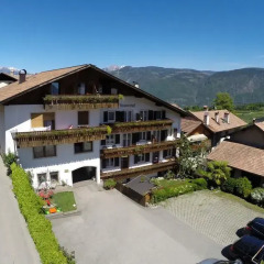 Отель Ferienwohnungen Brunnerhof Лана парковка
