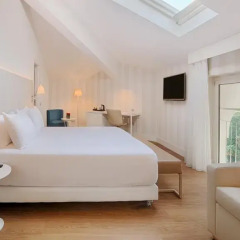 Отель NH Genova Centro 4* Стандартный номер с двуспальной кроватью фото 3