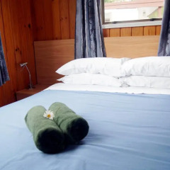 Отель Whanganui River Top 10 Holiday Park 3* Шале с различными типами кроватей