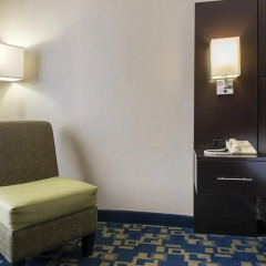 Отель Comfort Inn & Suites near Universal Orlando Resort 2* Стандартный номер с различными типами кроватей фото 9