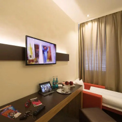 Отель Motel Plus Berlin 3* Стандартный семейный номер с двуспальной кроватью