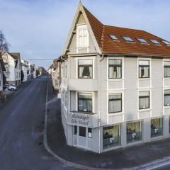Stavanger Lille Hotel & Cafe 3* Номер с общей ванной комнатой с различными типами кроватей (общая ванная комната) фото 8