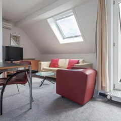 Апартаменты EMA House Serviced Apartments, Seefeld комната для гостей фото 5