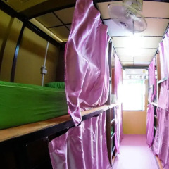 R One 24 7 Hostel Бангкок детские мероприятия