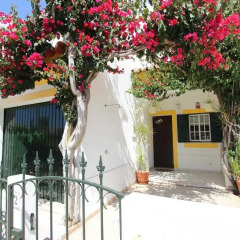 Отель Altura Beach Townhouse
