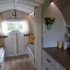 Отель The Little Hide - Grown Up Glamping Стандартный номер с различными типами кроватей фото 22
