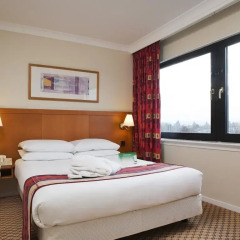 Отель Holiday Inn Edinburgh City West 3* Номер Делюкс