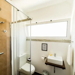 Hostel & Surfcamp 55 ванная