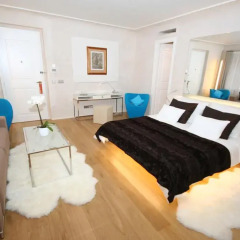 Hotel Three Storks 5* Улучшенный номер с двуспальной кроватью фото 3