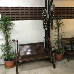 The Alley Hostel & Bistro парковка